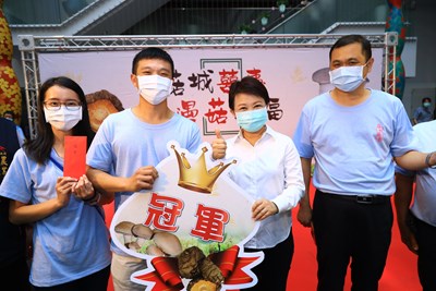 中市香菇評鑑吳鎮安奪冠