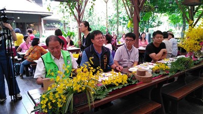 賞花、食果、尋古  訪新社體驗農村風情