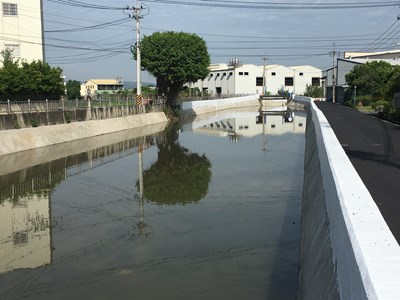 溪心埧排水護岸施工後1