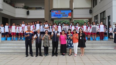 中市教育局長訪育英國中 預祝教師節快樂