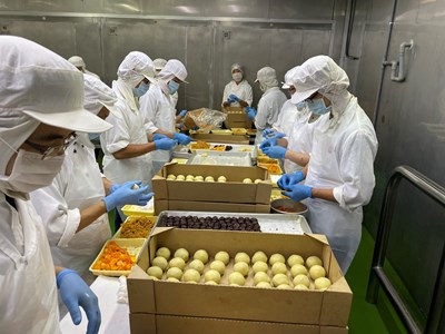 台中市食品藥物安全處抽驗月餅成品、鹹蛋黃等各式月餅餡料