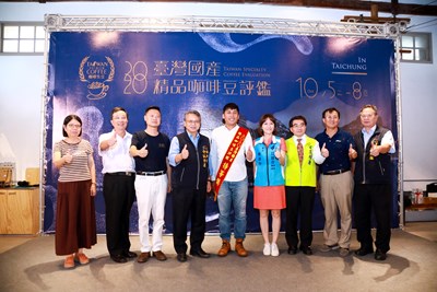 嘉義縣鄒築園勇奪特等獎