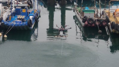 中市府無人機遠端採樣水質