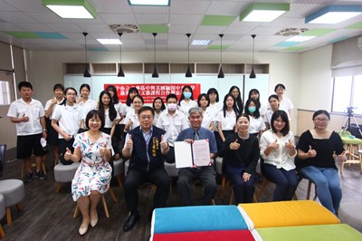 文華高中與緬因中央中學簽定合作備忘錄  學生升學管道更多元