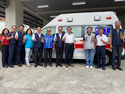 台中在地企業熱心公益 贈消防局高頂式救護車