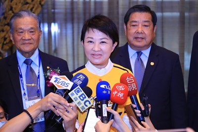 中信沒拿總冠軍要戴爆炸假髮 盧市長：我喜歡吃獅子頭 不喜歡戴獅子爆炸頭 