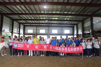 鼓勵走出戶外  特教生馬術體驗營登場  