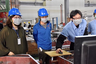 經發局長訪視航太廠商了解研發情形