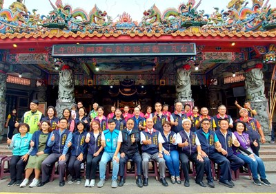 南天宮與五甲慈善功德會祈福佈施白米 民政局長肯定熱心公益