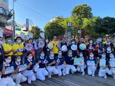 台中市政府環保局與慈濟基金會、大愛電視，在天津路服飾商圈合辦「減塑同盟」暨「不塑商店」雙認證活動