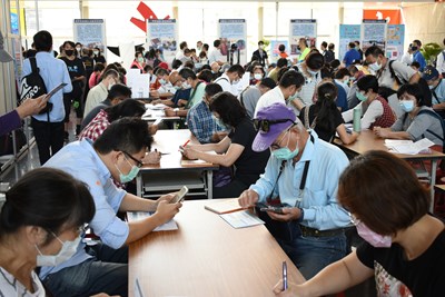 中高齡就博會吸引民眾踴躍求職