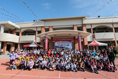 龍井龍港國小校舍重建啟用 盧市長：讓孩子安心學習