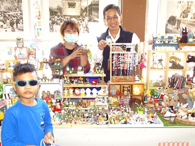 經發局長與青商合影