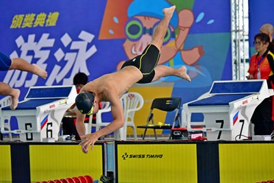 視障男子組S13級游泳100公尺蝶式計時陳世約