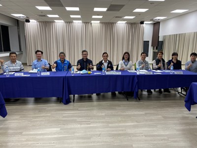 台中市政府積極向教育部體育署爭取經費補助，打造「中部首座國際型足球園區」，體育署今日召開現場勘查及複審會議