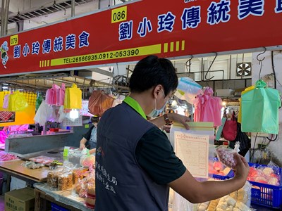 冬至即將到來，台中市食品藥物安全處為確保民眾能安心享用湯圓，除分析並加強高風險業者抽驗外