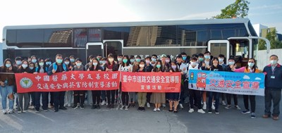 中市大專院校交安宣導  學生乘警備車學習道安