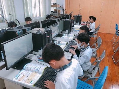 資訊教育向下扎根 中市率先全國出版國小資訊市本課程教材