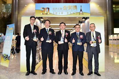 昨日由范世億局長率領水利局同仁領獎