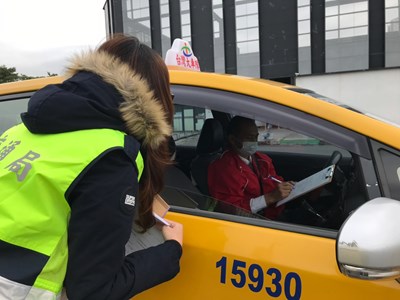 中市計程車防疫稽查 未戴口罩經勸不聽最高可罰1萬5