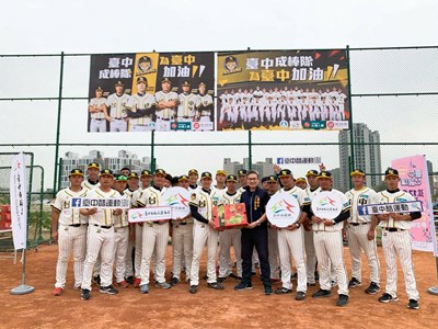 台中成棒隊備戰春季聯賽 運動局長慰勞祝戰績長虹