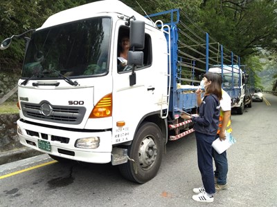 中橫便道管制站攔查取締