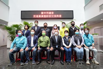 中市議會民進黨團幹部交接 盧市長率市府團隊祝賀