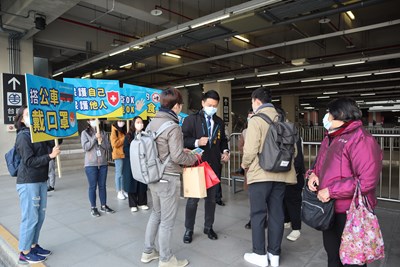 加強客運防疫 中市交通局長轉運中心稽查宣導