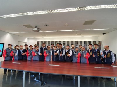 吳局長與台中市民防總隊村(里)社區守望相助巡守大隊賴添華大隊長及賴柏成、洪錫麟副大隊長