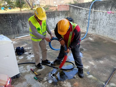 中市農曆年前抽水肥多三成  清潔隊員「屎」命必達