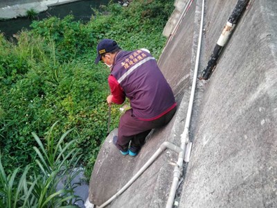 環保局立即派員前往勘查現場情形