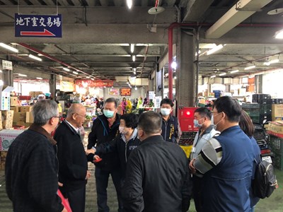 春節防疫不懈怠 中市農業局長除夕視察果菜市場
