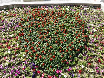 「犇」年報喜　祥順、大里運動公園入口意象喜迎賓