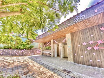 大甲鐵砧山風景區公廁-融入當地自行車產業及櫻花意象、增設兒童洗手台2