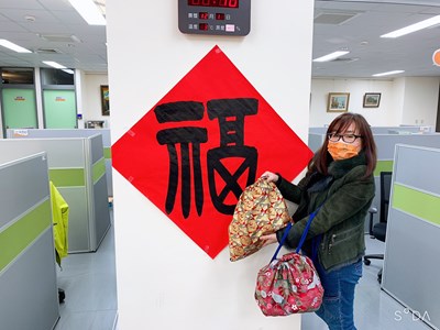 開春送福袋、元宵猜燈謎 潭子戶政創意宣導人口政策