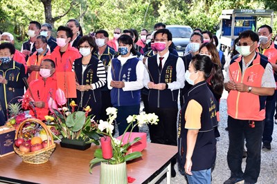 市府客委會主委江俊龍代表市長盧秀燕特前來敬拜