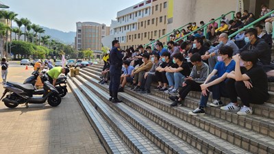維護大學生騎車安全  中市警前進校園推廣道安觀念