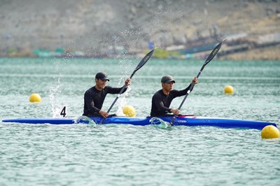 在日月潭月牙灣舉行的輕艇競速賽