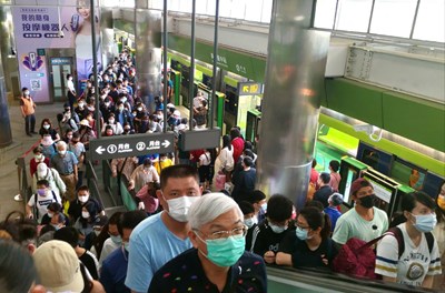 捷運綠線試營運首週運量46.8萬人次