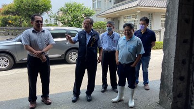 加強牧場消毒清潔 中市農業局長視察養牛場