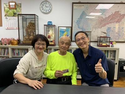 台中最高齡長照人員  96歲連爺爺取得結業認證