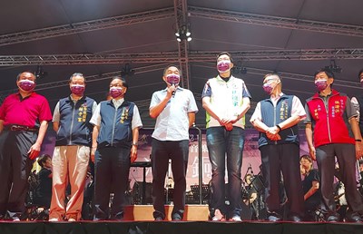 副市長黃國榮與民政局長吳世瑋等人出席音樂饗宴