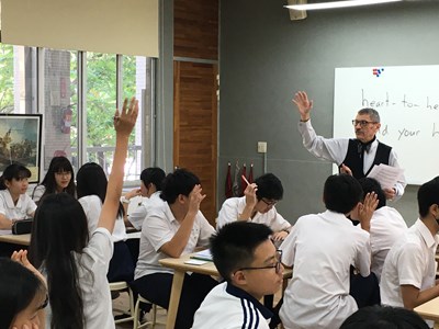 臺中二中-leon老師進行「學術英文」課程