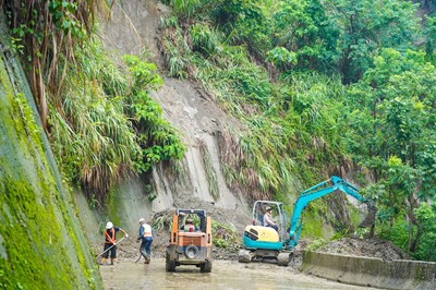 強降雨致大坑山區邊坡崩塌 中市府立即搶通守護市民安全