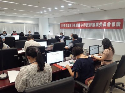 台中市政府召開教育審議委員會會議，由副市長令狐榮達主持
