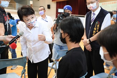 盧市長關心學生接種後留觀情況