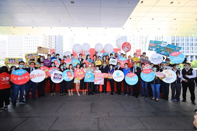 柔道男神楊勇緯代言台中購物節 盧市長公布市民限定獎