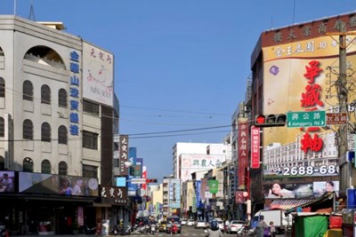 大甲觀光商圈為吸引更多民眾進入商圈消費，結合台中購物節推出超值加碼活動