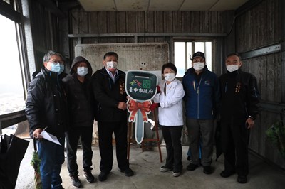 增13噸清運量能！ 盧市長代表市府贈和平區23立方米「大牛」