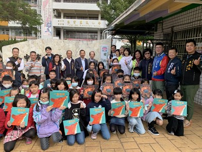 提升潭子師生閱讀興趣  東寶國小「愛的書庫」啟用